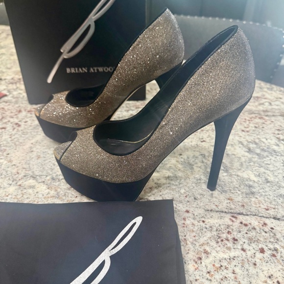 Brian Atwood Silver/Black Heels size 7 1/2 Practically new ..Worn once. - Picture 3 of 10
